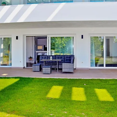 Apartment Lux Apartlprivate Lagoon-beachlpoollrelaxlnear Sea *